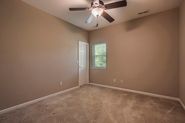 Building Photo - 111 Waynoka Ln