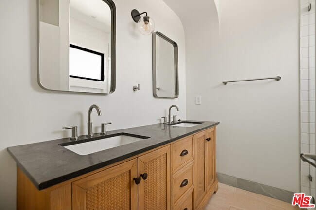 Building Photo - 2671 Benedict St