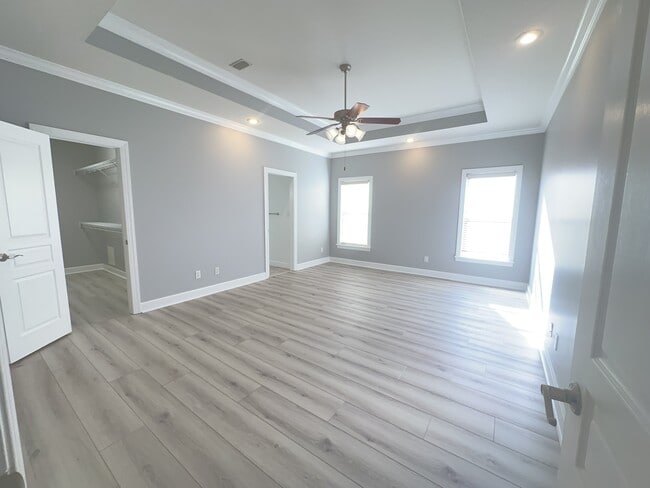 Building Photo - 3650 Victoria Dr