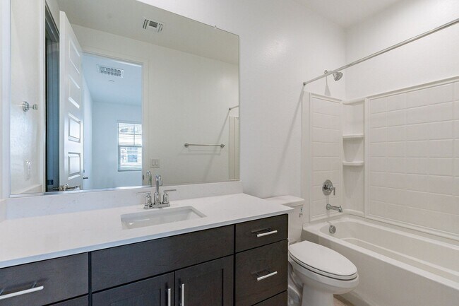 Building Photo - 2024 Luxury Townhome | 2-Car Garage, Quartz Kitchen & Resort Pool