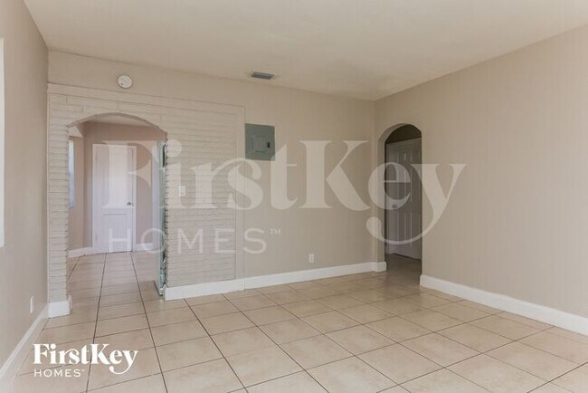 Building Photo - 2621 Fletcher Ct