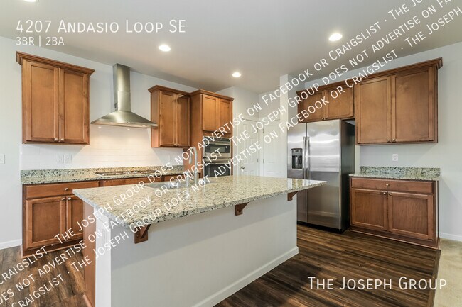 Building Photo - 4207 Andasio Loop SE