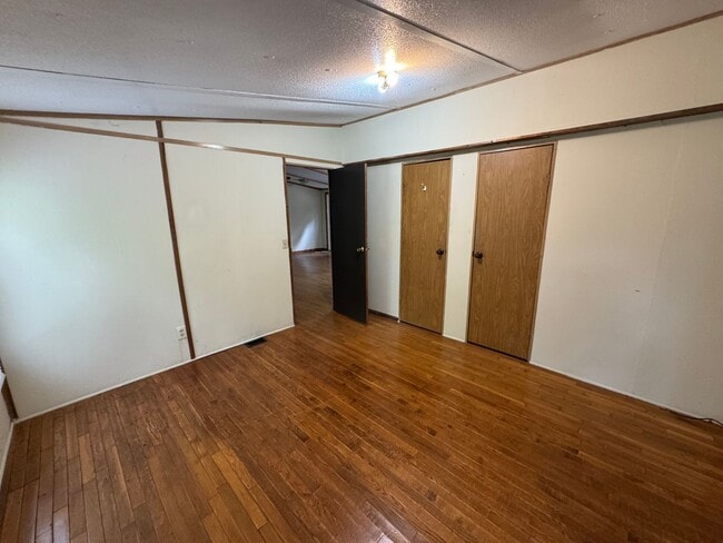 Building Photo - Private 3/2.5 Home with bonus room- $1,895