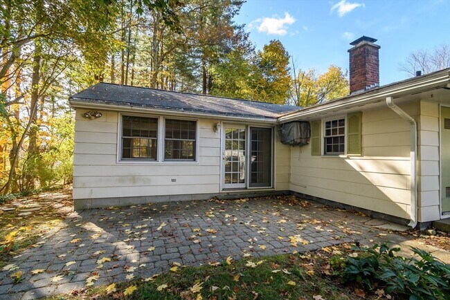 Building Photo - 3 Hickory Ln