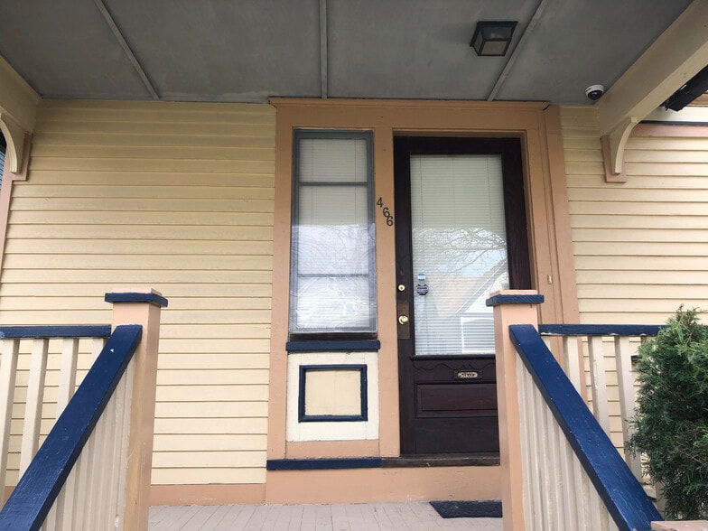 Building Photo - 466 Alexander St