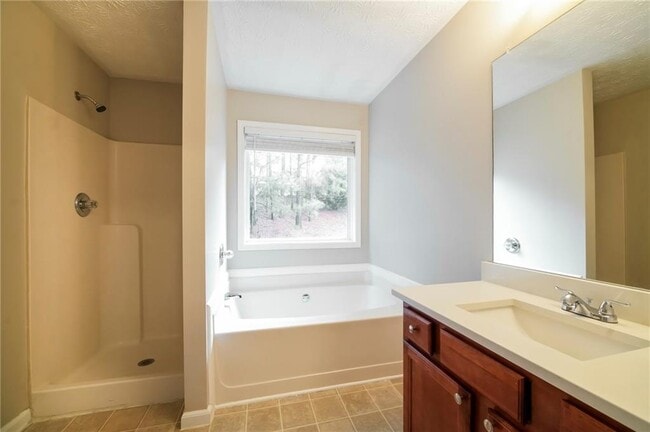 Building Photo - 744 Mountain Laurel Dr
