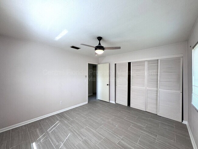 Building Photo - 1074 Gerona Ave