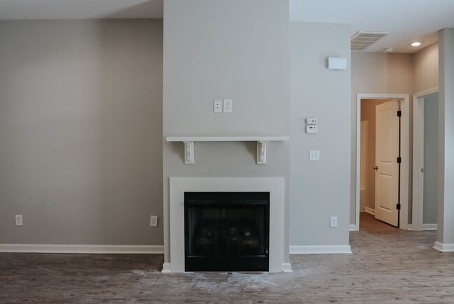 Building Photo - Family Home in Shelbi Place Available Aug ...