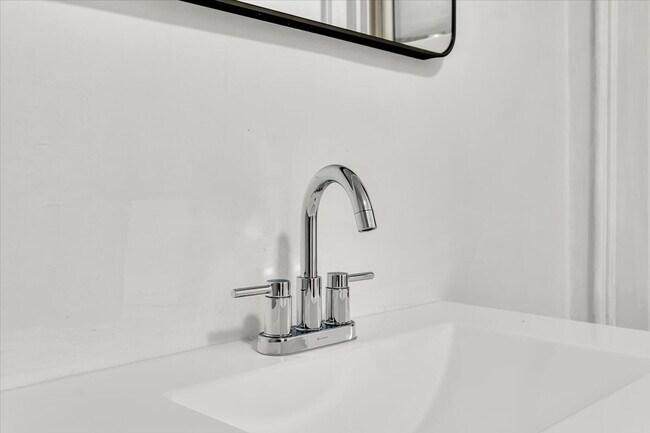 Building Photo - "Spacious 3-Bed Home at 57 1/2 Saratoga Av...