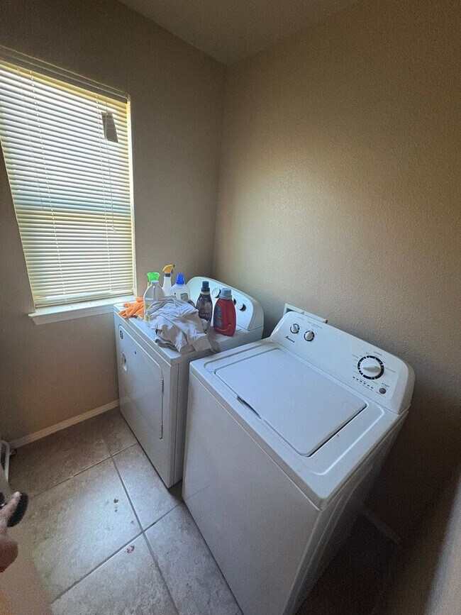 Building Photo - HOME FOR RENT IN ANTHONY TEXAS