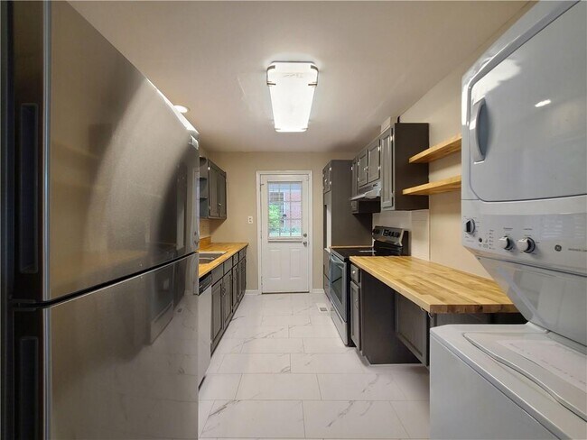 Building Photo - 3225 Forrest Hills Dr SW