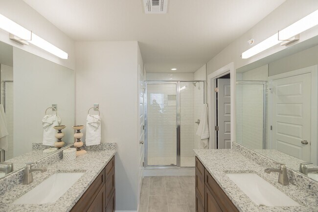Building Photo - BRAND NEW LUXURY 3 BEDROOM 2.5 BATH TOWNHO...