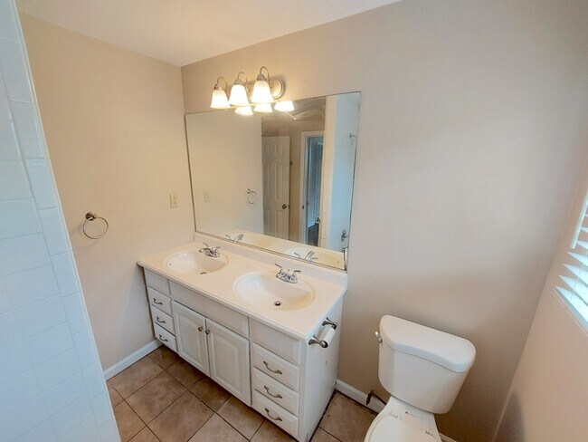 Building Photo - Beautiful 3-Bedroom Home with Spacious Yard in Princess Anne Plaza