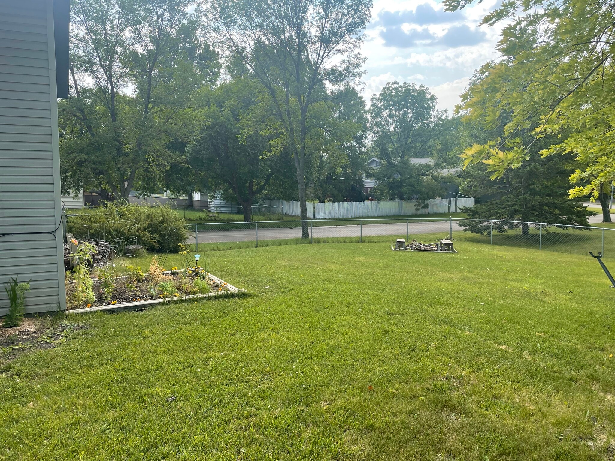 Building Photo - 2923 Heatherwood Cir S