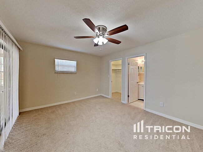 Building Photo - 227 Lochmond Dr