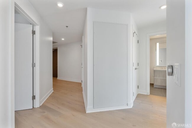 Building Photo - 201 Folsom St