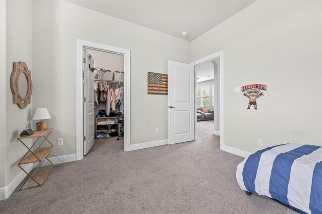 Building Photo - 3917 Tavarez St