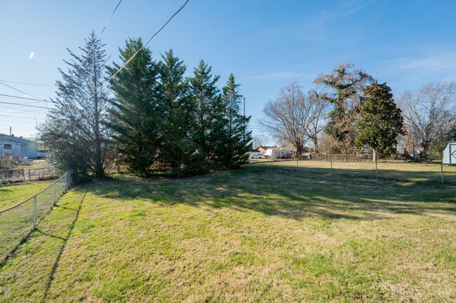 Building Photo - 2 bed/1 bath site built home