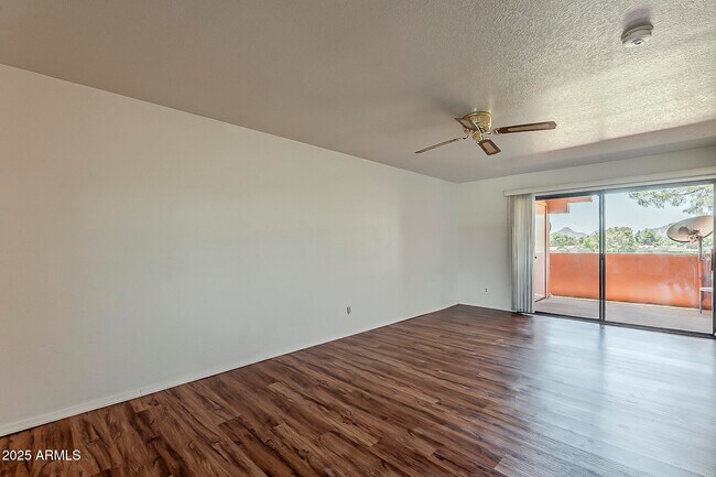 Building Photo - 4303 E Cactus Rd