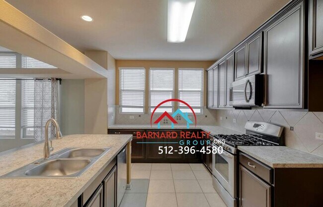 Building Photo - Available Now: 3 bed/2 Bath in Desirable B...