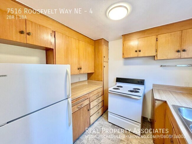 Building Photo - 7516 Roosevelt Way NE