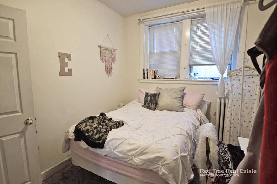 Building Photo - 318 Saint Paul St