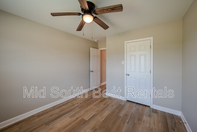 Building Photo - 829 Pine Tree Rd