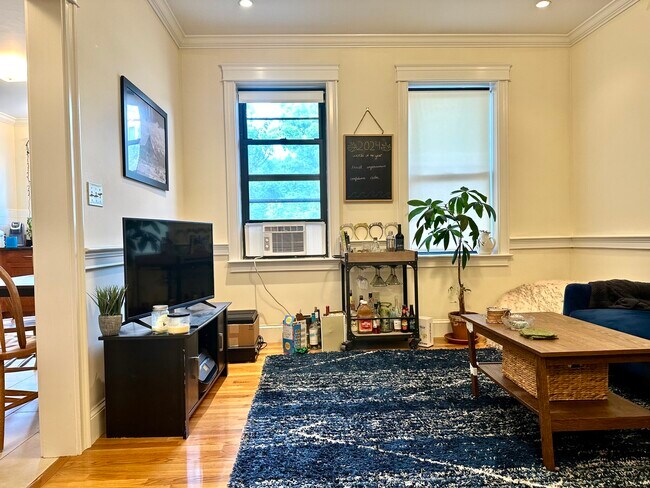 Building Photo - 27 Glenville Ave