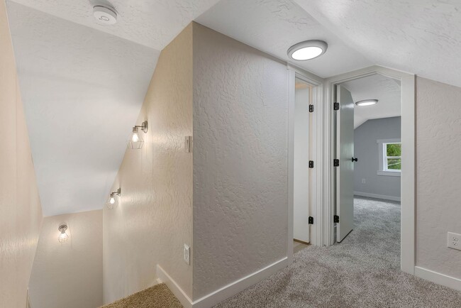 Building Photo - Darling 4 Bed, 2 Bath Home in Spokane!