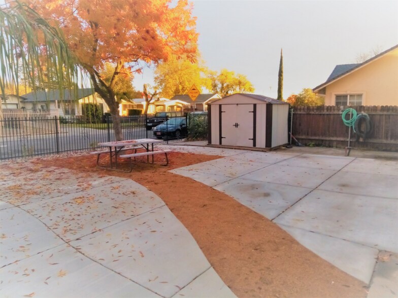 Building Photo - 1050 Grand Ave