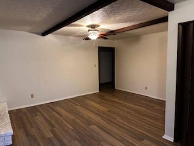 Building Photo - Great Location and Remodeled Home!