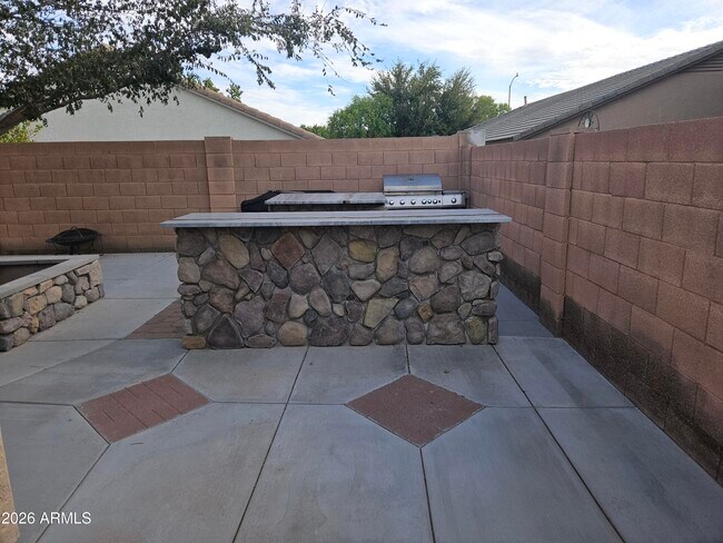 Building Photo - 10937 E Catalina Ave