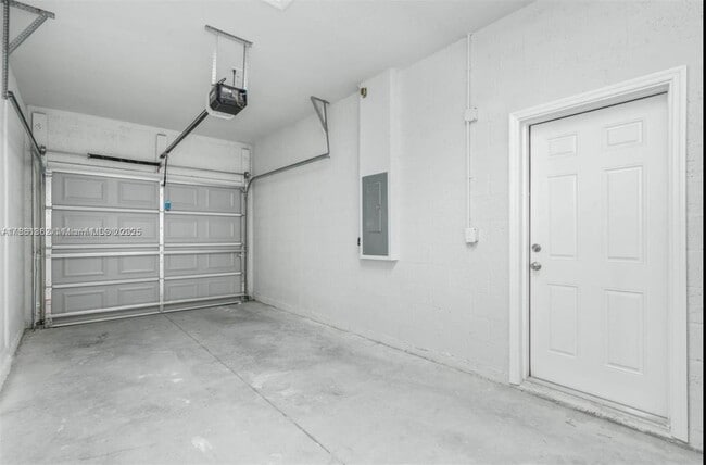 Building Photo - 1435 Las Villas Blvd