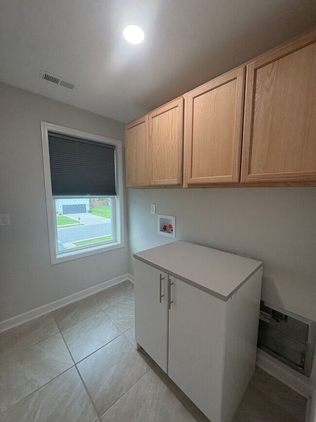 Building Photo - Gorgeous 4 Bed, 2.5 Bath Home in Fayetteville