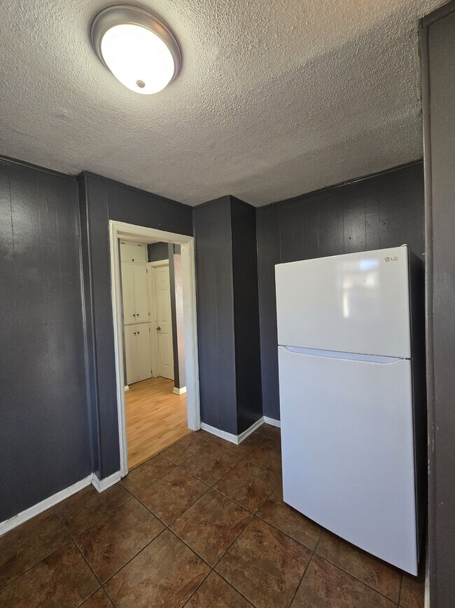 Building Photo - 1332 N Erie St