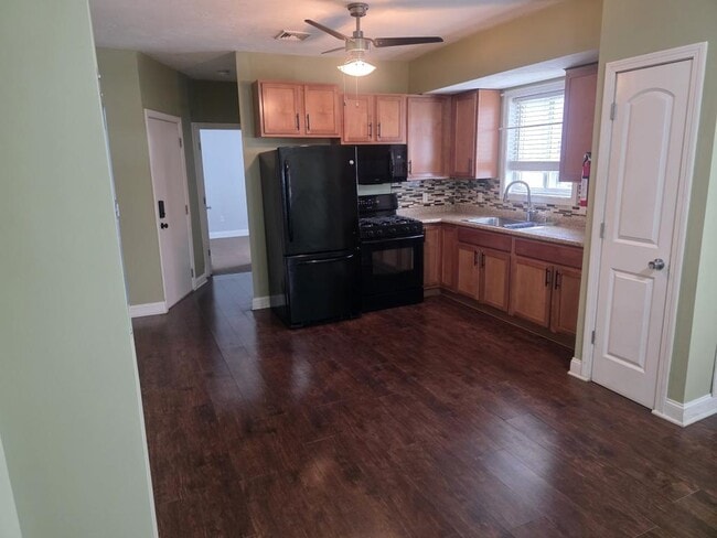 Building Photo - 48 Covell St