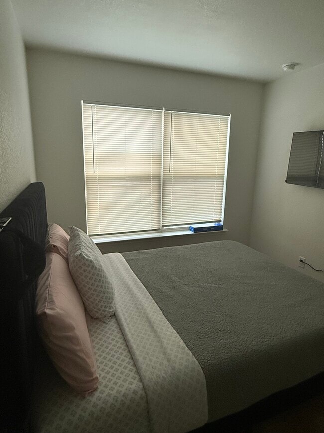 Building Photo - 1165 Lindsey Dr