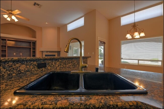 Building Photo - 1435 Cloud Ridge Dr