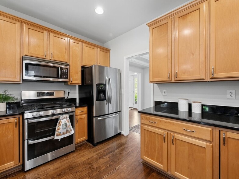 Building Photo - 7879 Yellowwood Dr