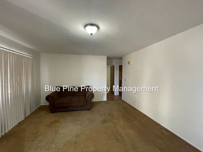 Building Photo - 1474 Benton St