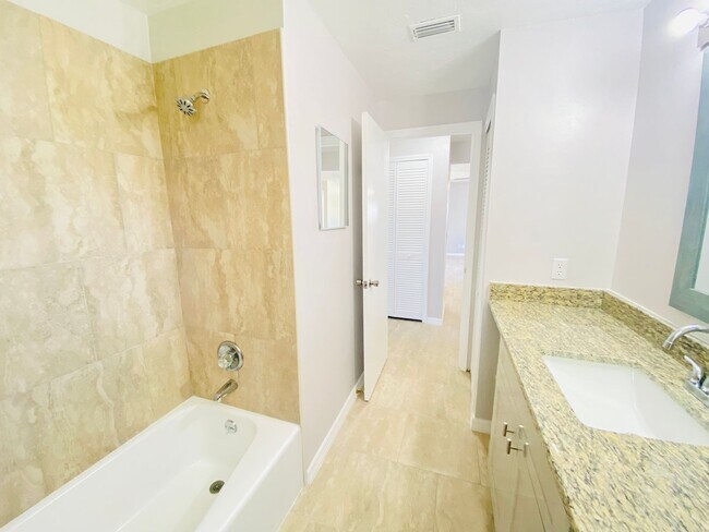 Building Photo - Beautiful 3 Bedroom House in Quiet Ormond Beach Neighborhood