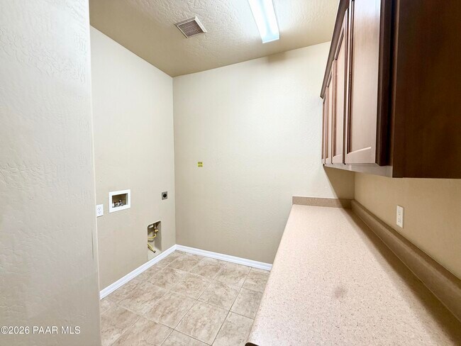 Building Photo - 2207 Sequoia Dr