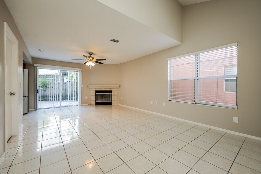 Building Photo - 2032 Tropic Bay Ct