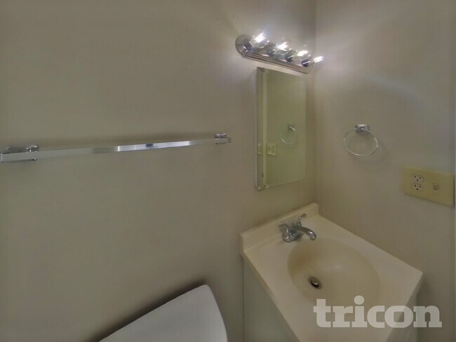 Building Photo - 7475 W Beryl Ave