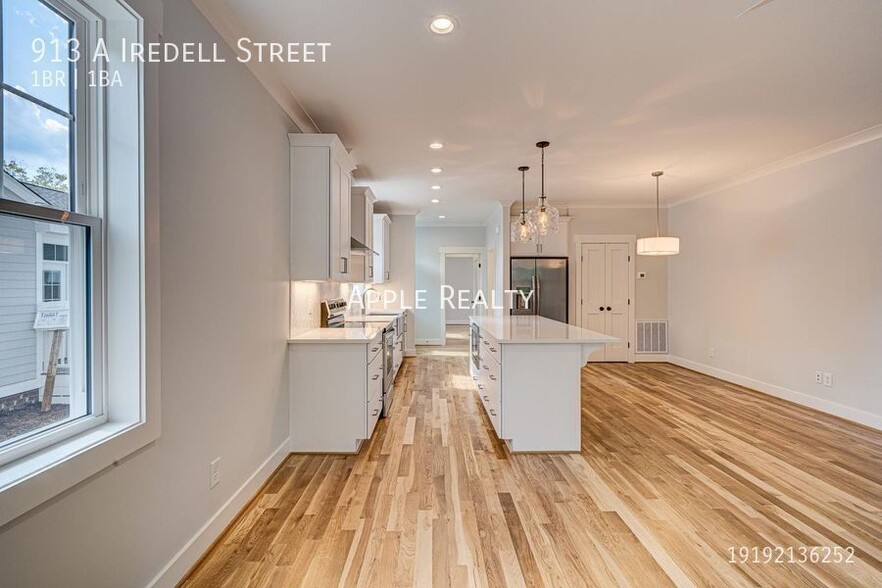 Building Photo - 913 Iredell St