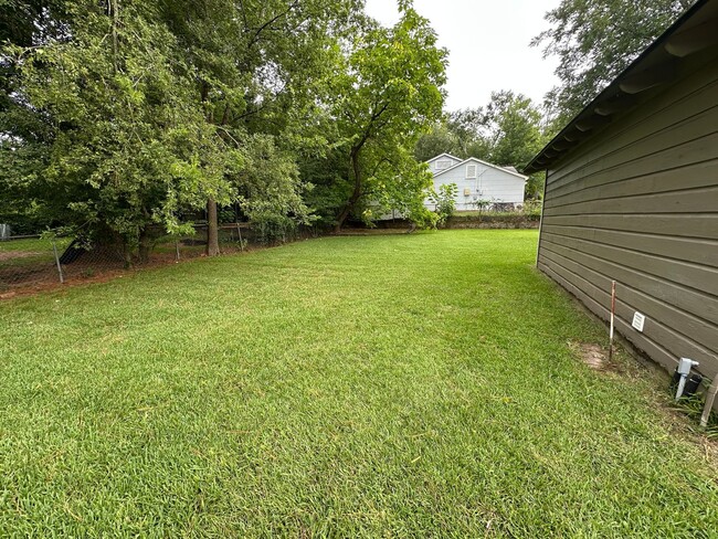Building Photo - 2521 Sunnybrook Dr