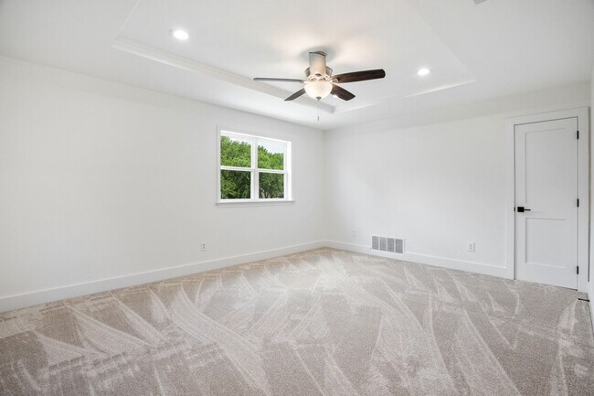 Building Photo - 890 Topaz Ln