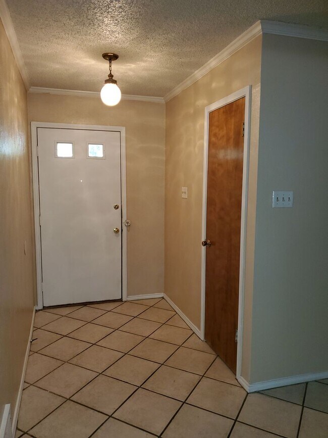 Building Photo - 4200 Pyracantha Dr