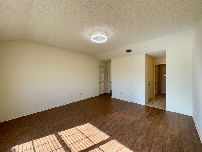 Building Photo - 9603pan