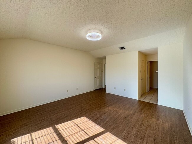 Building Photo - Duplex